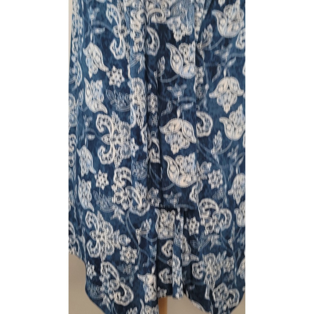 Avenue Blue‎ & White Floral Paisley Blouse - Picture 6 of 12